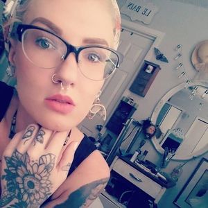 Meet your Posher, Christina